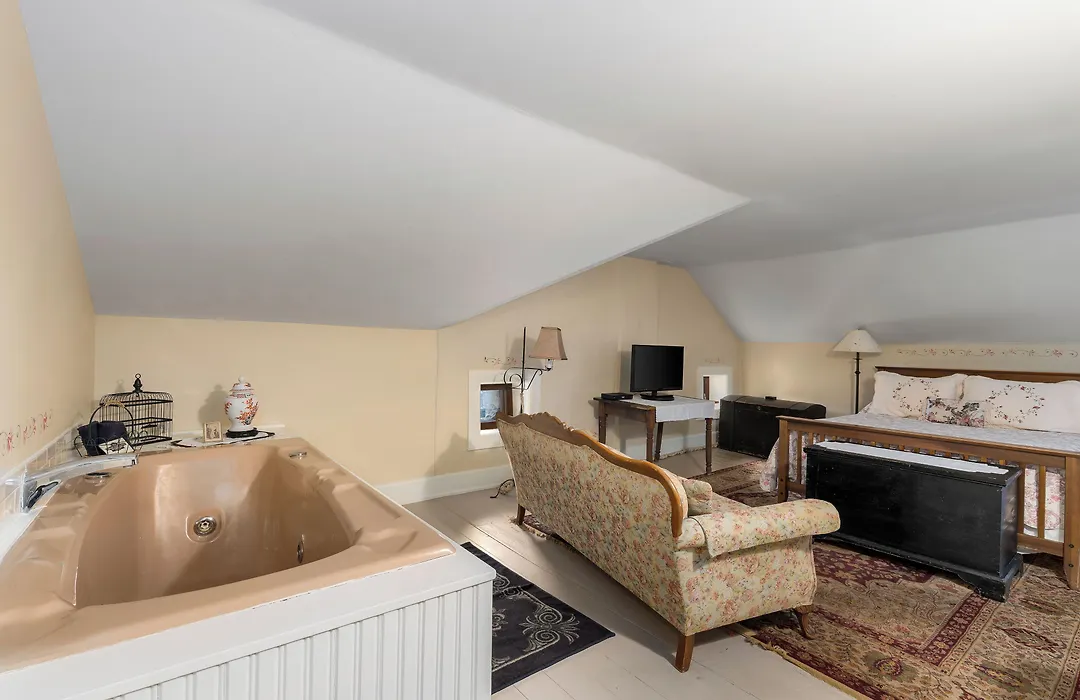The Stagecoach Inn Bed & Breakfast And Five20 Social Stop-1